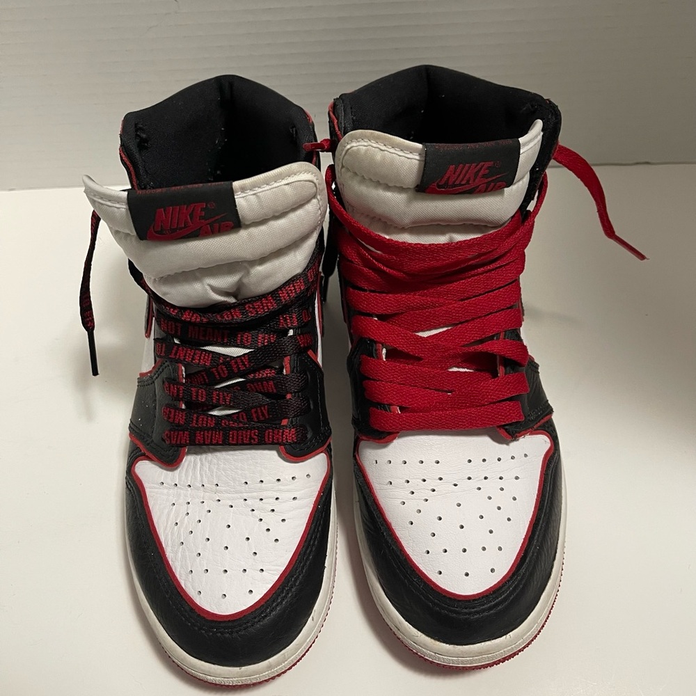 Nike Air Jordan 1 Retro High OG Bloodline 2019 size 5.5Y